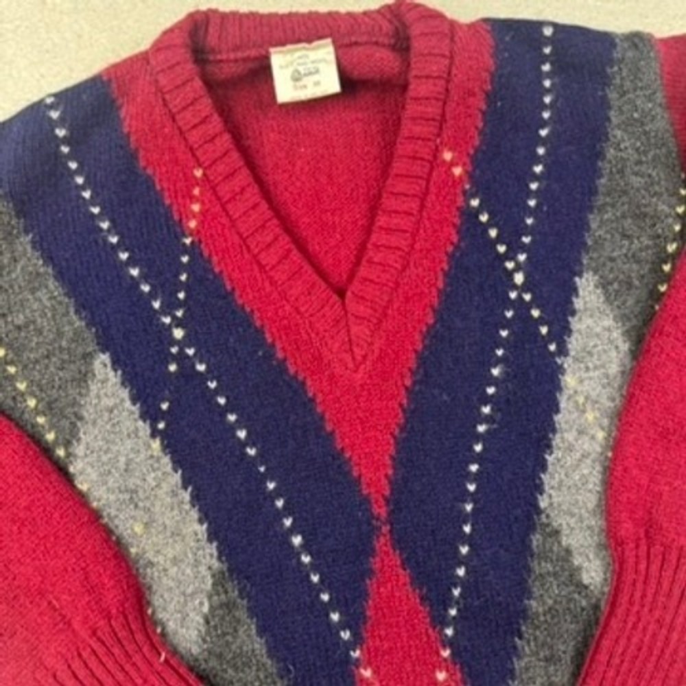 Vintage Shetland Wool Mens Argyle V Neck Sweater Red Made Ireland Size 38 Medium
